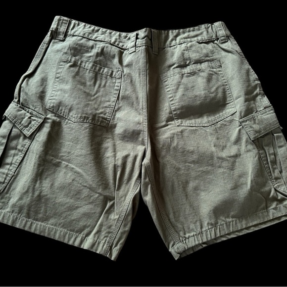 Guide Gear Olive Green Cargo Shorts Men Size 44 EUC - Picture 2 of 5